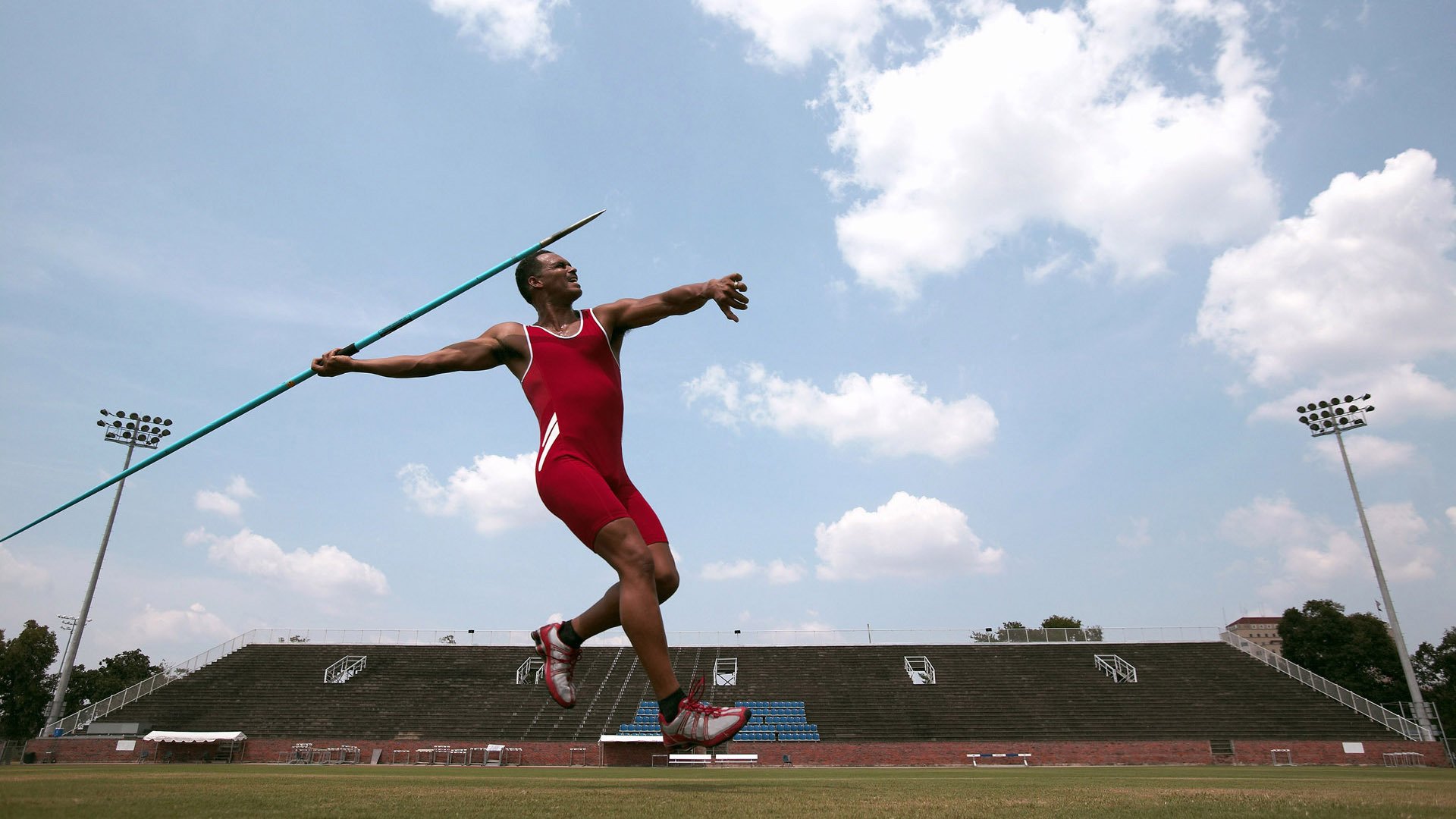 奥纳纳带队取胜,比利亚雷亚尔绝杀巴西,足球世界里的小城奇迹