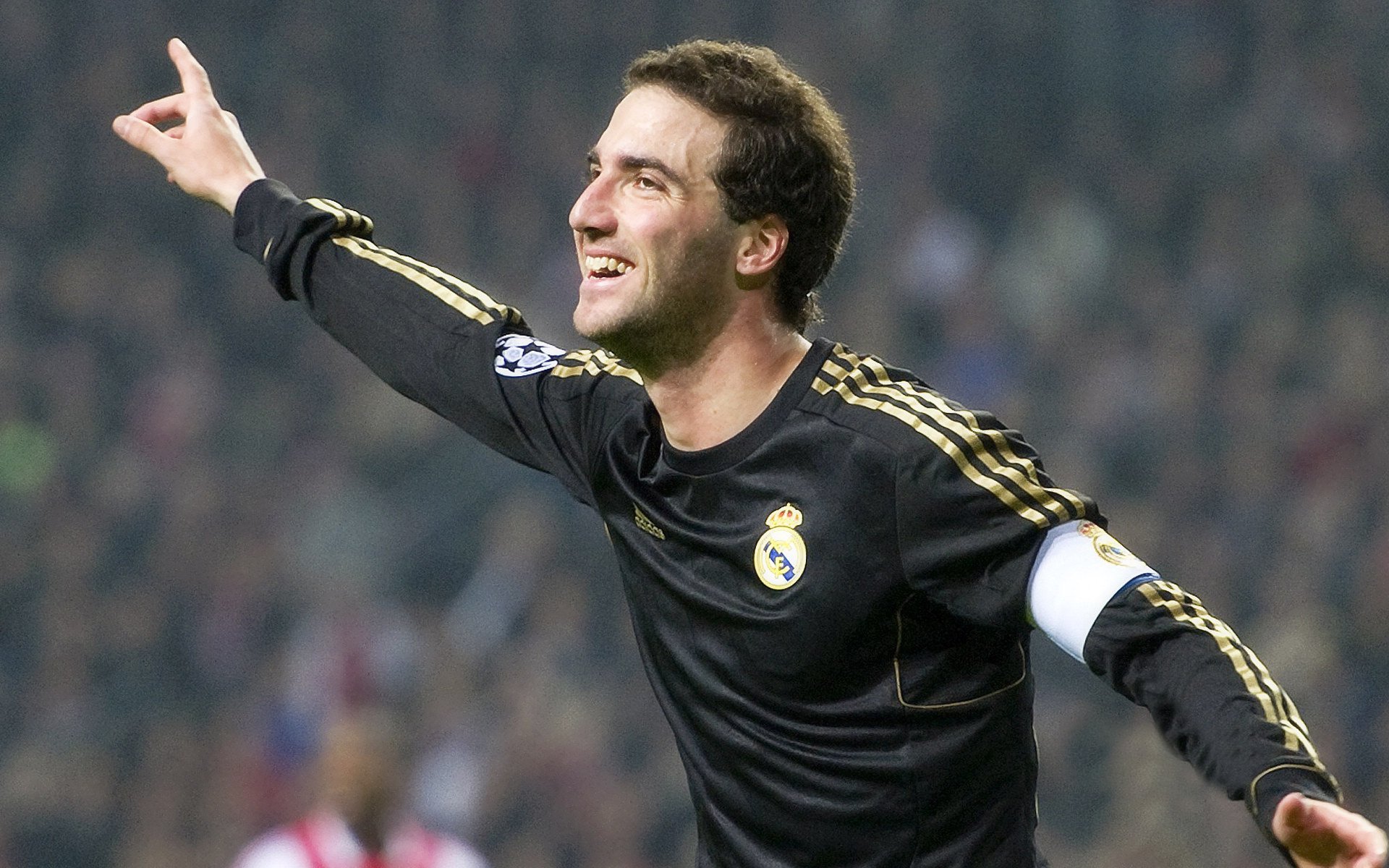 当法老的金字塔在红牛竞技场崩塌,一场4-1背后的足球文明对话