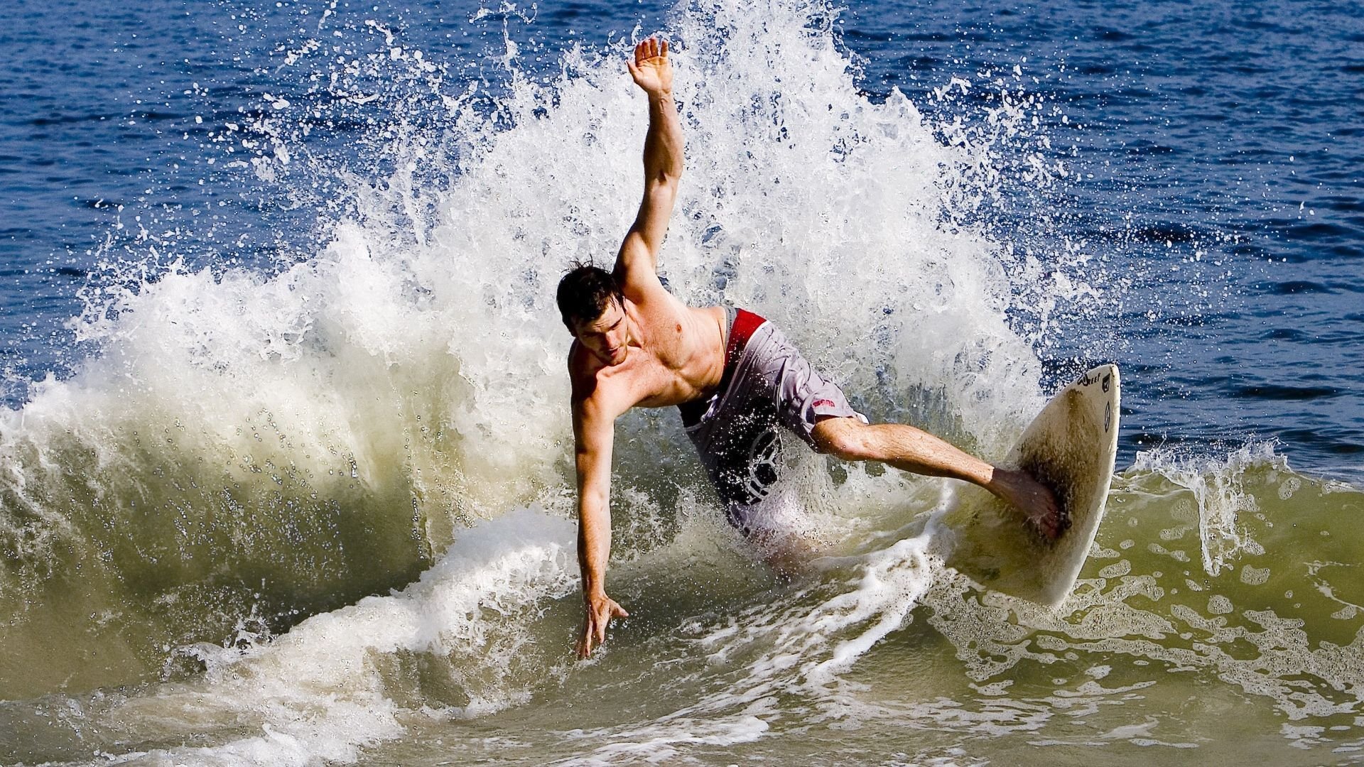 鹰击长空,詹姆斯关键一击助老鹰压制广厦