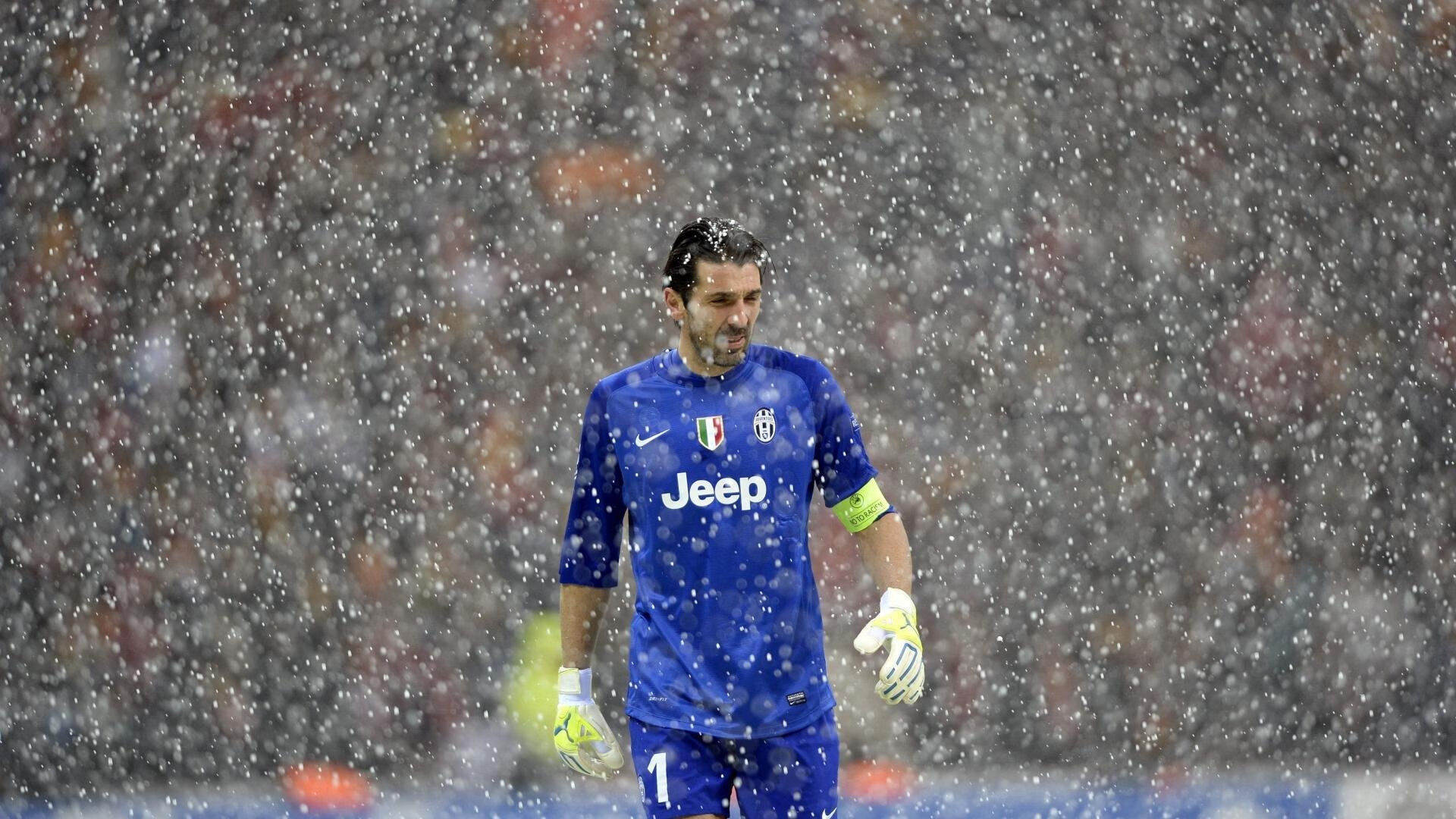 萨卡闪电撕裂那不勒斯防线，英格兰新星主宰南北战争